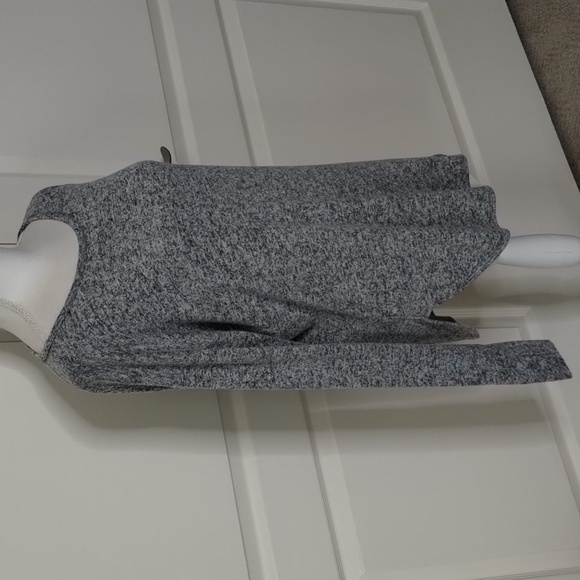 Athleta medium gray slub fleck long sleeve thumb holes athletic top - Picture 3 of 9